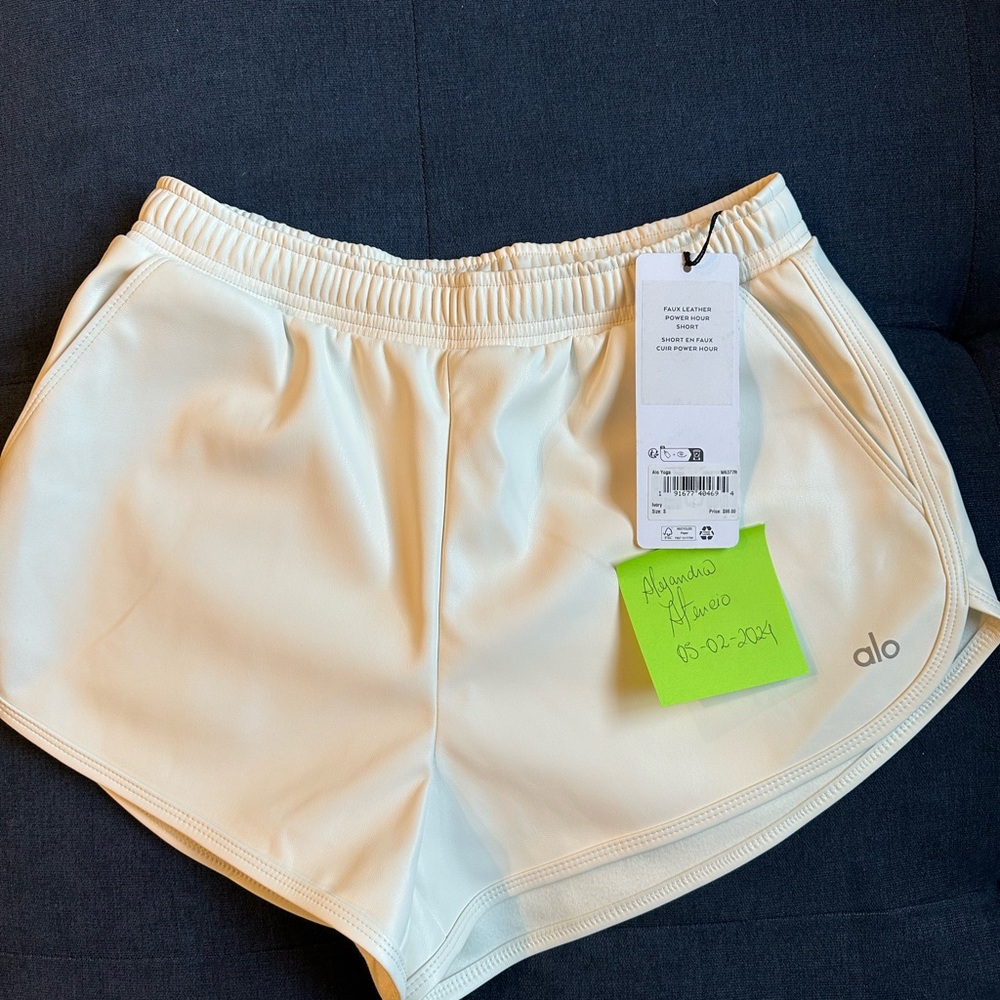 Alo Yoga NWT Faux Leather Power Hour Short Ivory Size S
